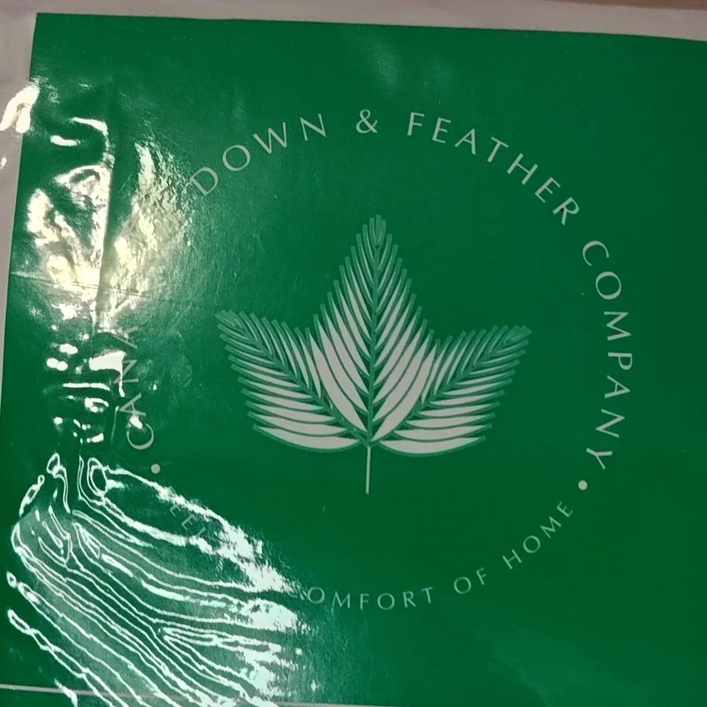 NEW Canadian Down & Feather Company Down Perfect Standard Pillow 20x26 37oz Fill